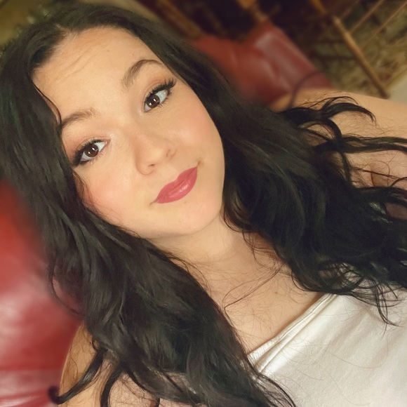 Meet your Posher, Gabby - Picture 14 of 15